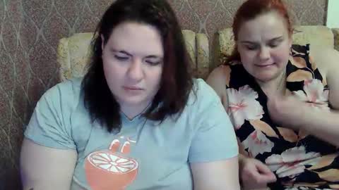 HollyXEva online show from April 17, 5:27 pm