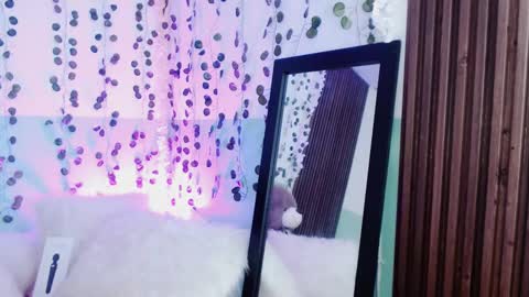 holly online show from December 13, 12:50 pm