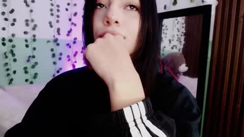 holly online show from December 18, 5:52 pm