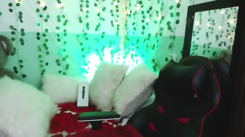 holly online show from December 30, 7:21 pm