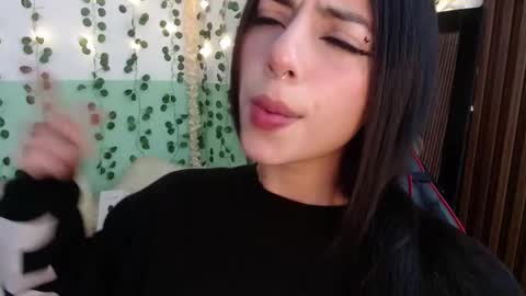 holly online show from January 10, 8:15 pm