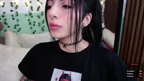 holly online show from January 17, 1:36 am