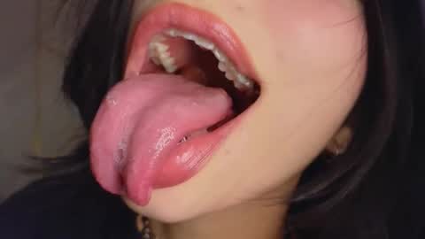 holly online show from November 15, 3:59 am