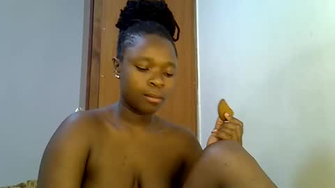 holy_ebony online show from May 24, 5:40 pm