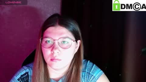 Welcome guys  Pleasure to see you all here  My name is MichaelaTip menu is active Private is open  online show from October 28, 4:05 am