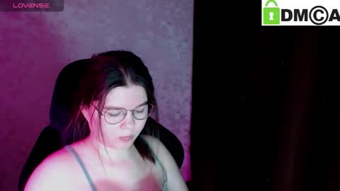 Welcome guys  Pleasure to see you all here  My name is MichaelaTip menu is active Private is open  online show from November 6, 8:04 am
