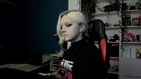 holy_mistresss online show from November 5, 9:42 am