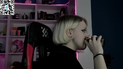 holy_mistresss online show from March 6, 10:23 am