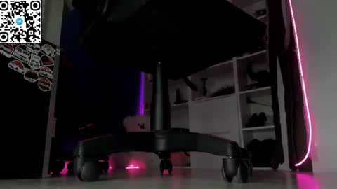 Snapshot of holy_mistresss chatting on June 23, 7:39 am holy_mistresss online show from June 23, 7:39 am