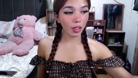 Snapshot of holy_molly1 chatting on May 2, 7:46 am holy_molly1 online show from May 2, 7:46 am