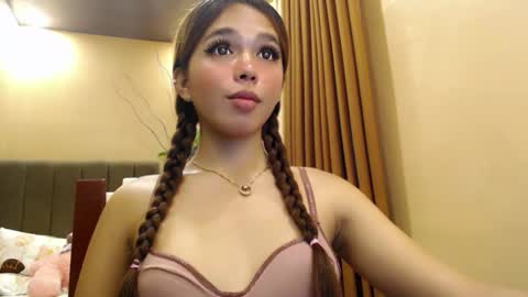 Snapshot of holy_molly1 chatting on June 6, 3:11 am holy_molly1 online show from June 6, 3:11 am