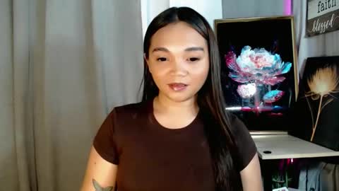 Snapshot of holy_shine chatting on May 9, 7:08 pm Bella online show from May 9, 7:08 pm