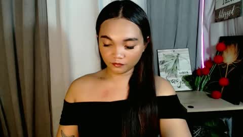 Snapshot of holy_shine chatting on May 12, 3:03 am Bella online show from May 12, 3:03 am
