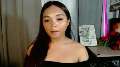 Snapshot of holy_shine chatting on May 14, 10:27 pm Bella online show from May 14, 10:27 pm