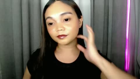 Snapshot of holy_shine chatting on June 5, 8:36 pm Bella online show from June 5, 8:36 pm