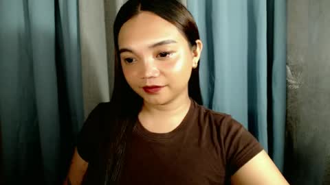Snapshot of holy_shine chatting on June 16, 11:18 pm Bella online show from June 16, 11:18 pm