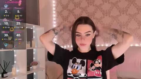 Mia online show from November 16, 3:34 am