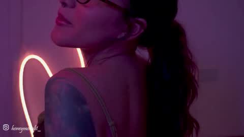 honeeeey_ online show from September 25, 12:14 am