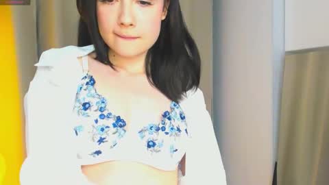 Snapshot of honeey_beee chatting on September 25, 7:39 pm May online show from September 25, 7:39 pm