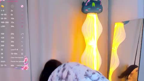 Snapshot of honeey_beee chatting on October 2, 7:43 pm May online show from October 2, 7:43 pm