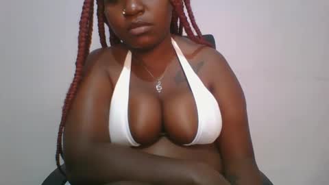 honey_beb online show from October 5, 6:28 pm