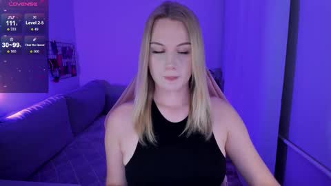 Snapshot of honey_blondee chatting on October 12, 9:58 pm Tammy online show from October 12, 9:58 pm