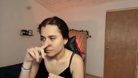 Snapshot of honey_buu chatting on September 11, 2:06 pm online show from September 11, 2:06 pm