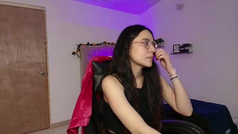 Snapshot of honey_buu chatting on September 25, 3:27 pm online show from September 25, 3:27 pm