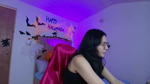 Snapshot of honey_buu chatting on October 6, 2:58 pm online show from October 6, 2:58 pm