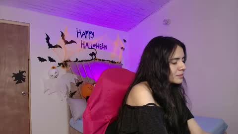 Snapshot of honey_buu chatting on October 7, 2:58 pm online show from October 7, 2:58 pm