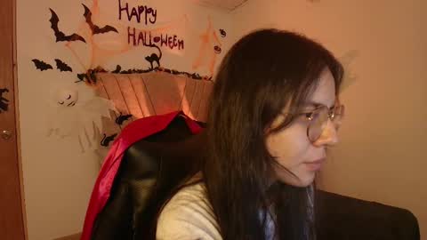 Snapshot of honey_buu chatting on October 14, 2:29 pm online show from October 14, 2:29 pm