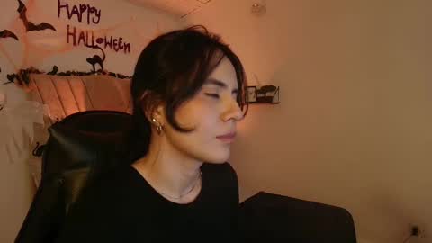 Snapshot of honey_buu chatting on October 16, 3:02 pm online show from October 16, 3:02 pm