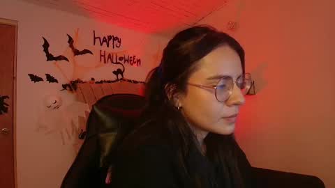 Snapshot of honey_buu chatting on October 21, 3:57 pm online show from October 21, 3:57 pm