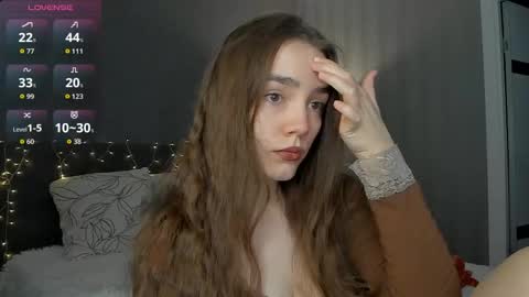 Snapshot of honey_chantal chatting on June 1, 7:37 pm Chantal online show from June 1, 7:37 pm