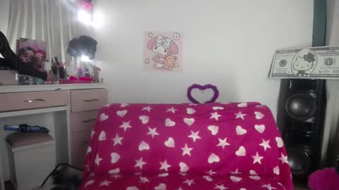 Snapshot of honey_dirty chatting on May 13, 10:38 pm emyy online show from May 13, 10:38 pm