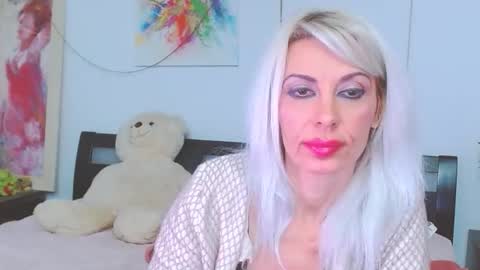 honey_lara online show from January 6, 1:20 am