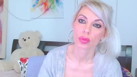 honey_lara online show from March 29, 9:15 pm
