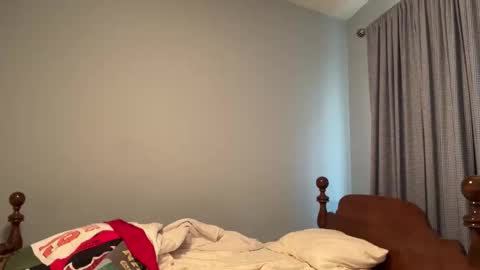 Snapshot of honey_man14 chatting on May 31, 5:31 pm honey_man14 online show from May 31, 5:31 pm