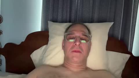 Snapshot of honey_man14 chatting on May 31, 6:09 pm honey_man14 online show from May 31, 6:09 pm