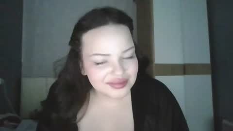 Snapshot of honey_miracle chatting on June 18, 4:57 am honey_miracle online show from June 18, 4:57 am