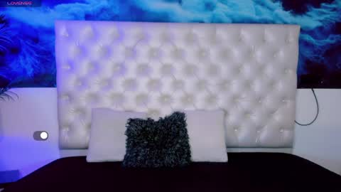 Snapshot of honey_moontsts chatting on May 21, 12:01 pm honey_moontsts online show from May 21, 12:01 pm