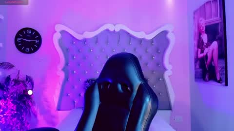 Snapshot of honey_moontsts chatting on May 31, 12:12 pm honey_moontsts online show from May 31, 12:12 pm