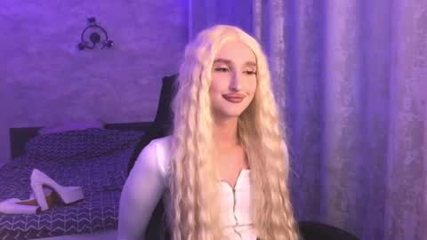 honey_sunset online show from September 9, 4:28 pm