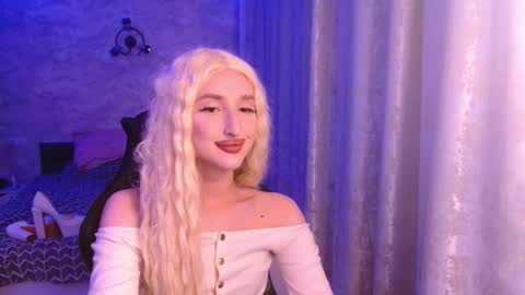 honey_sunset online show from October 15, 5:13 pm