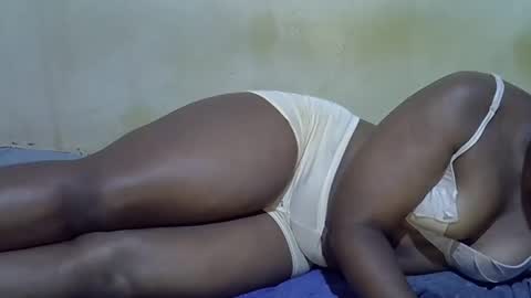 honey_sunshiny online show from May 29, 7:39 am