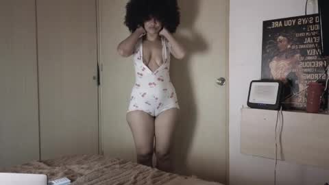 Snapshot of honey_sweet8 chatting on April 18, 9:46 am Honey-Sweett online show from April 18, 9:46 am
