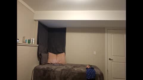 Honey XO XO online show from April 18, 3:32 am