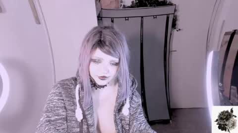 Snapshot of honeyapplealaska chatting on June 14, 3:41 am Honey Apple Alaska online show from June 14, 3:41 am
