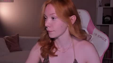 Snapshot of honeyautumn chatting on June 24, 8:19 pm honeyautumn online show from June 24, 8:19 pm