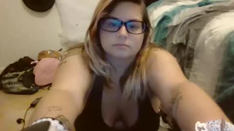 Snapshot of honeybear19 chatting on October 22, 1:50 am HoneyBear online show from October 22, 1:50 am